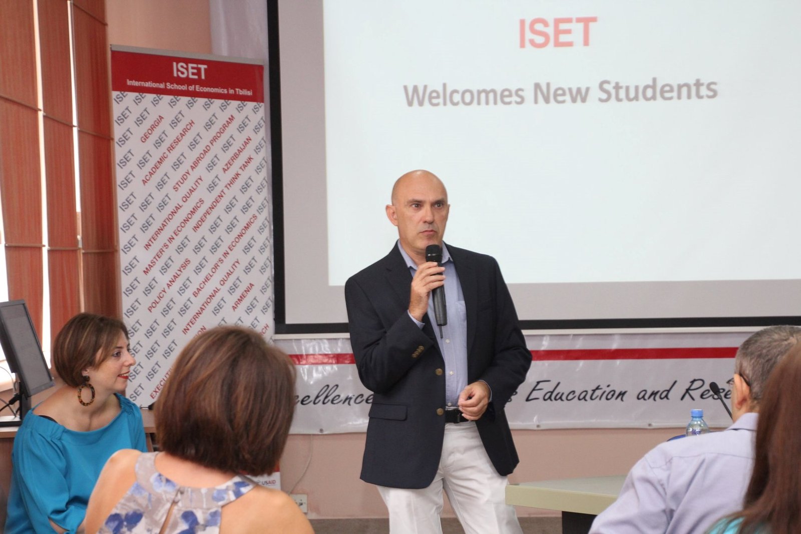 المدرسة الدولية للاقتصاد - تبليسي - جورجيا