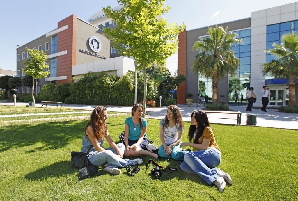جامعة ياسار - إزمير - تركيا