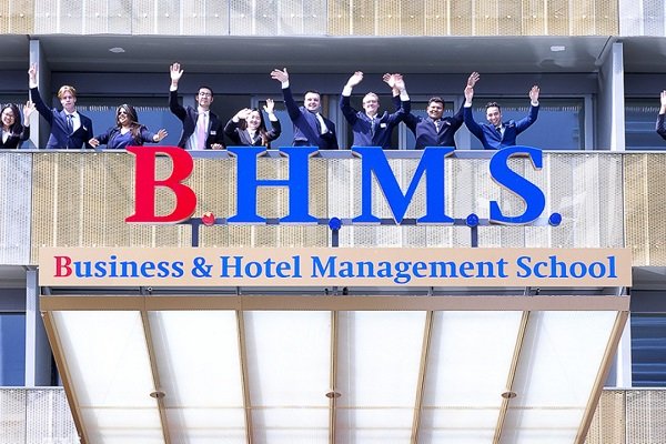 مدرسة إدارة الأعمال وإدارة الفنادق (BHMS)