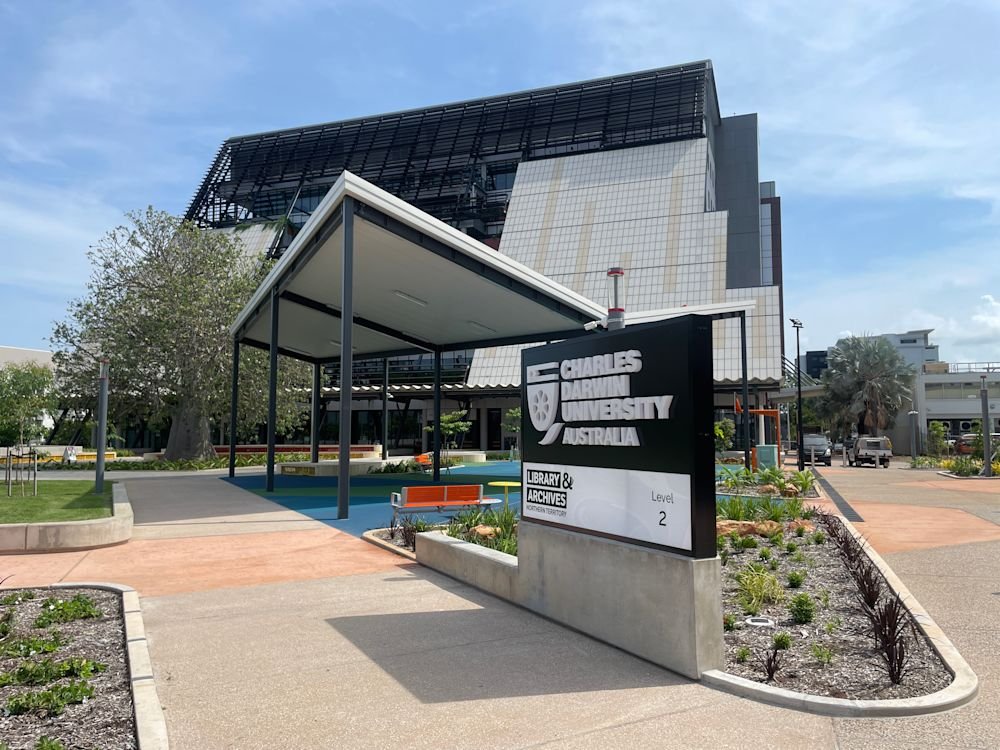 جامعة تشارلز داروين