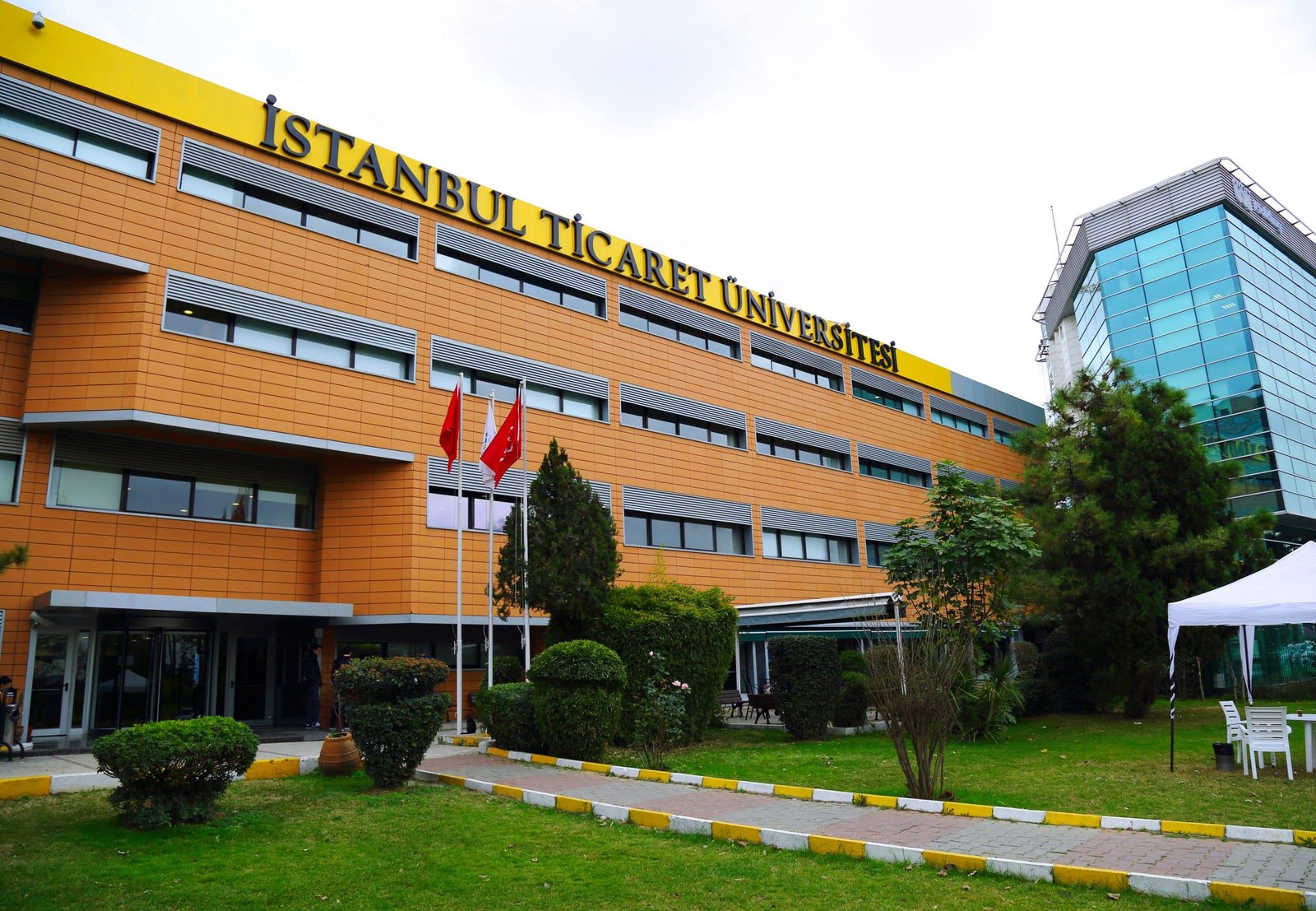 جامعة التجارة في إسطنبول