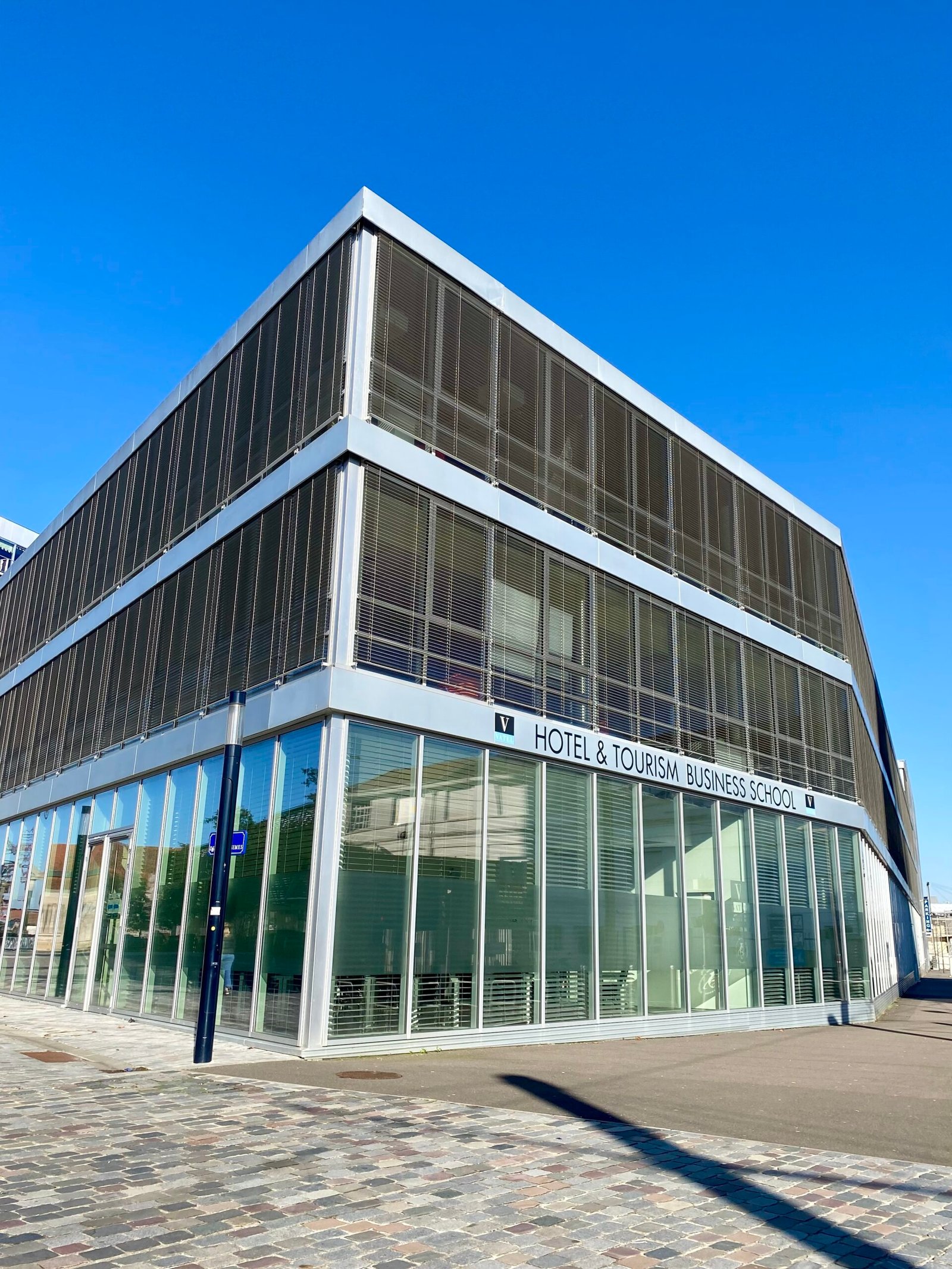 مدرسة فاتيل لإدارة الفنادق والسياحة