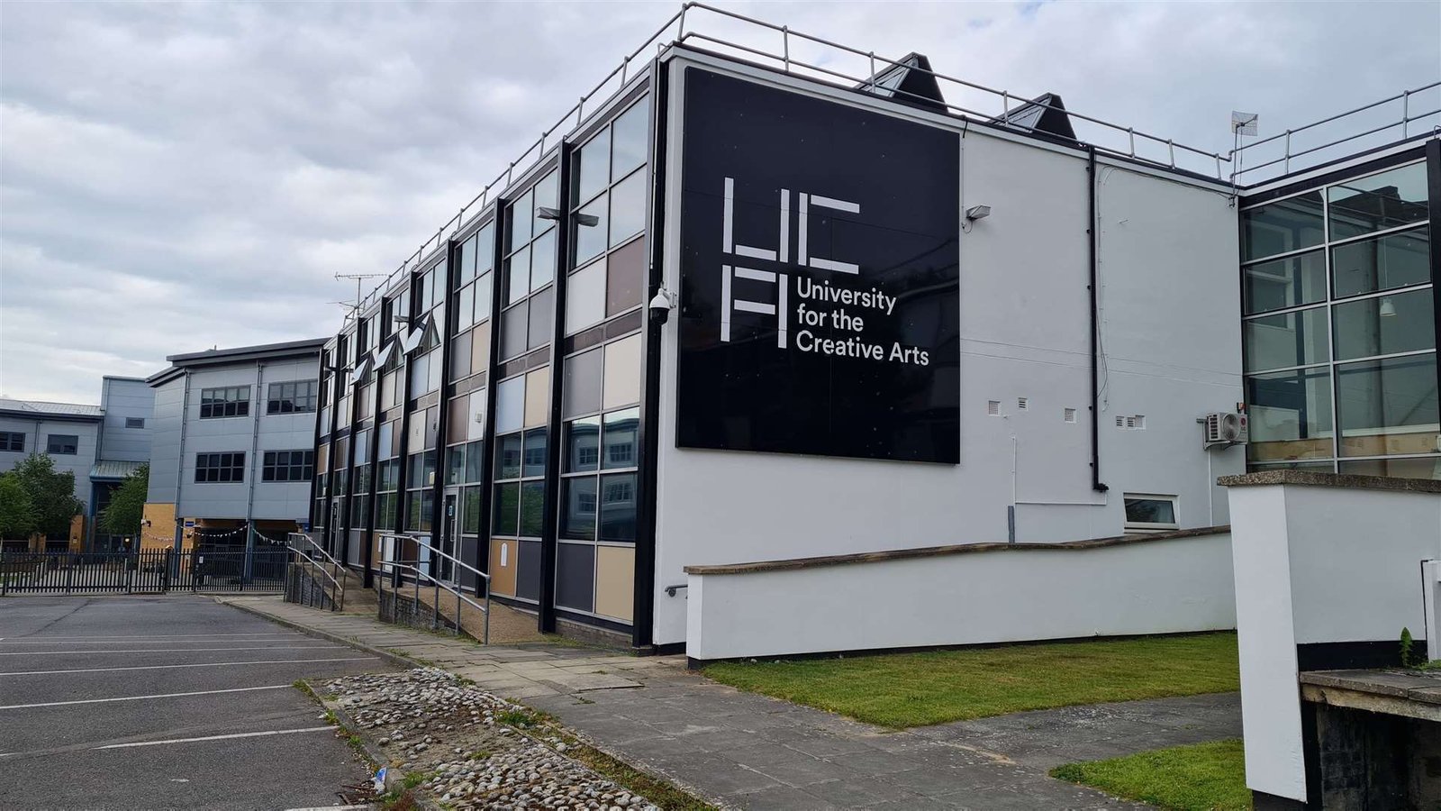 جامعة الفنون الإبداعية