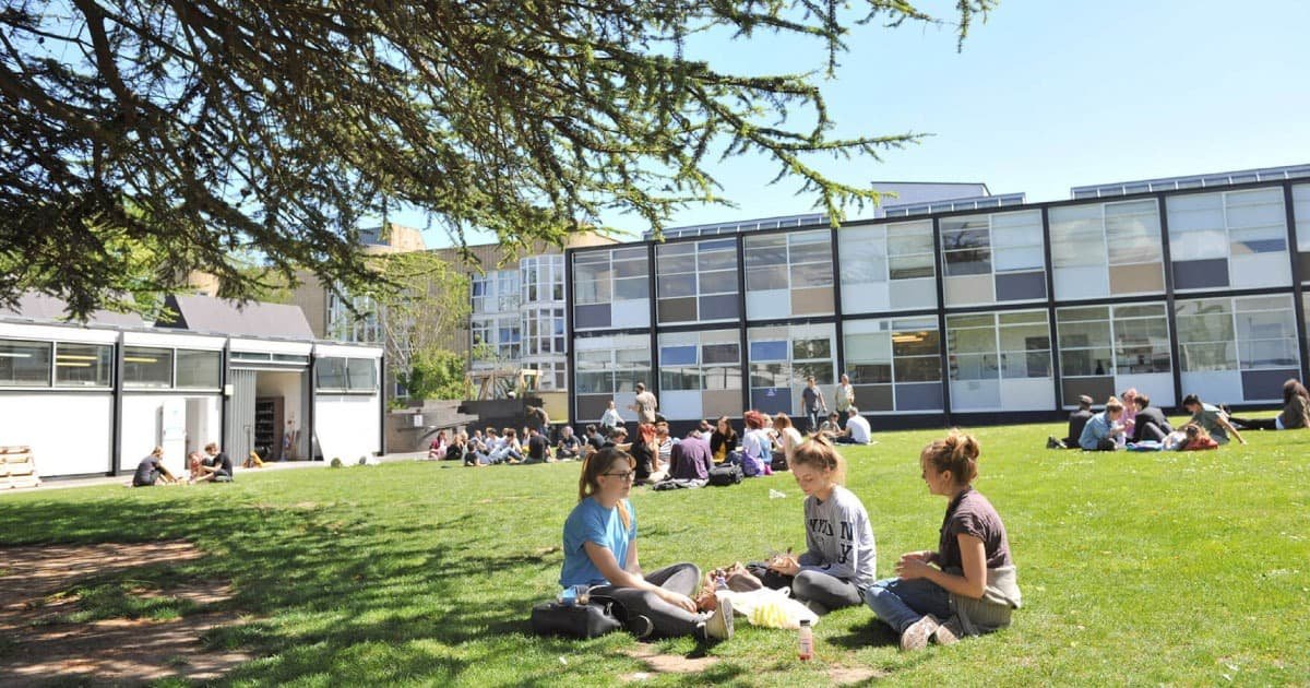 جامعة الفنون الإبداعية