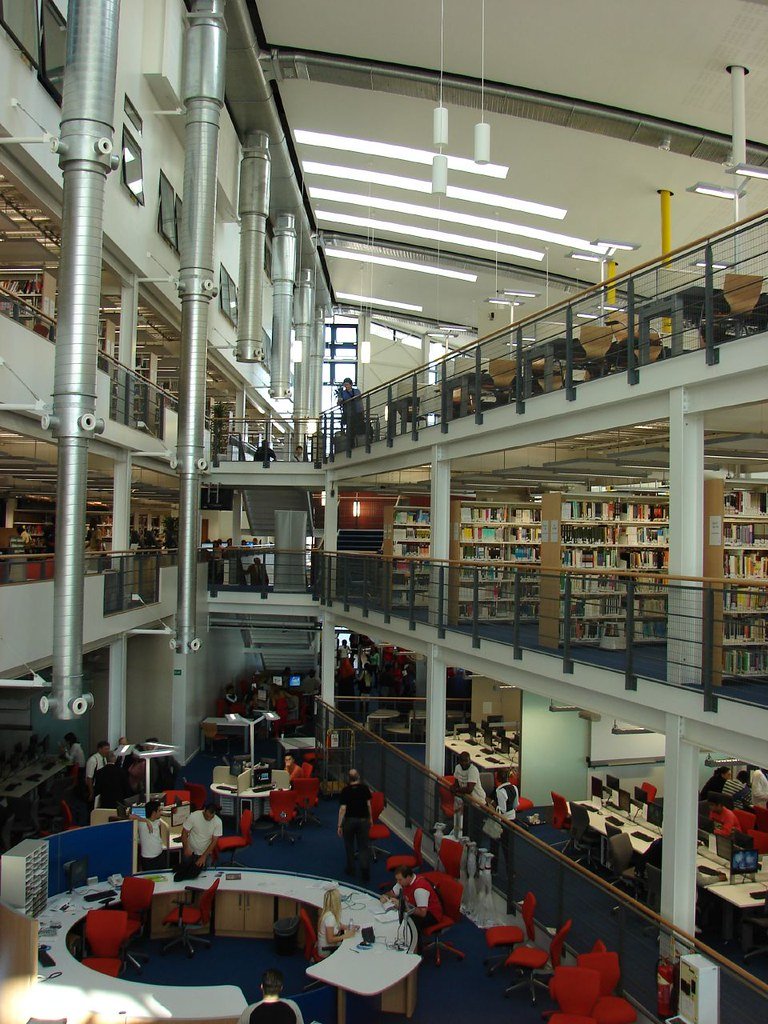 جامعة شرق لندن