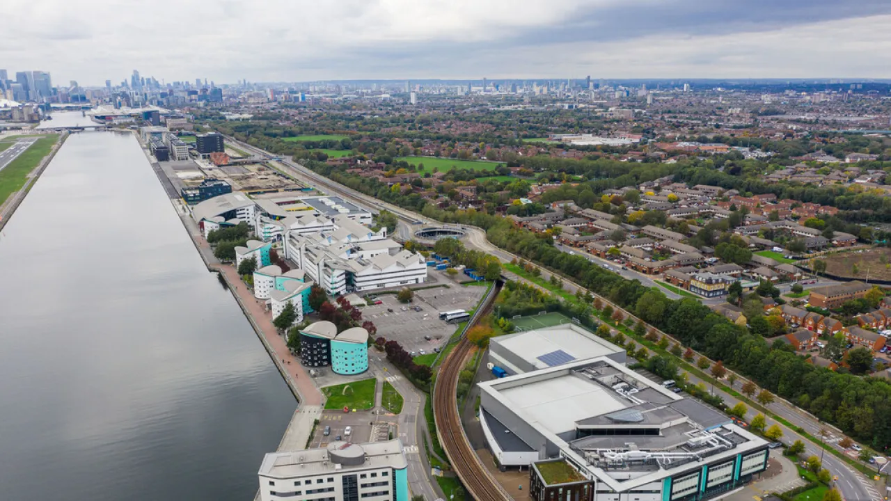 جامعة شرق لندن